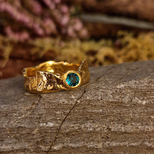 Gold & Emerald Thin Band Faerie Tale Ring - Ready to Wear