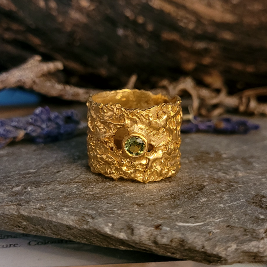 Gold That Place Beyond Wide Ring in Peridot
